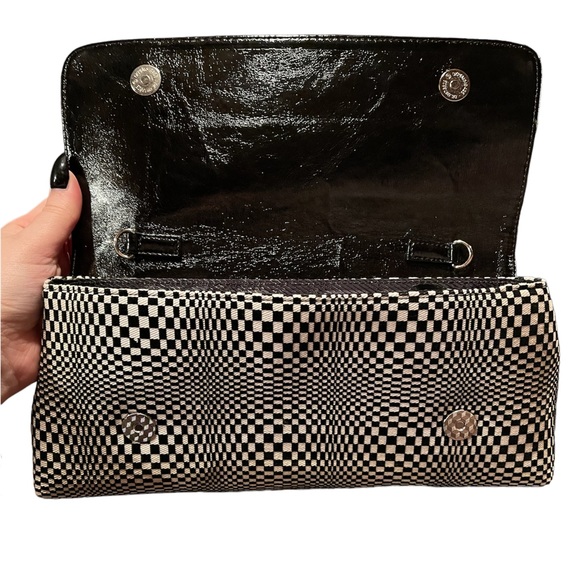 In & Out Optical Illusions Clutch - Picture 9 of 10